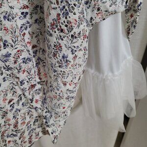 Lace and tulle floral print cocktail dress by Suzy Shier (size M)